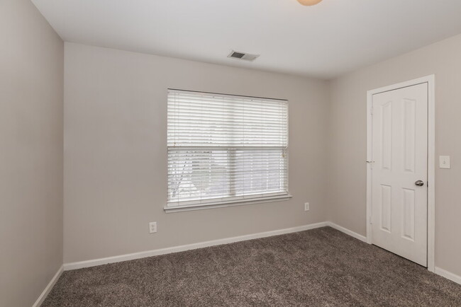 Building Photo - 544 Wrayhill Dr