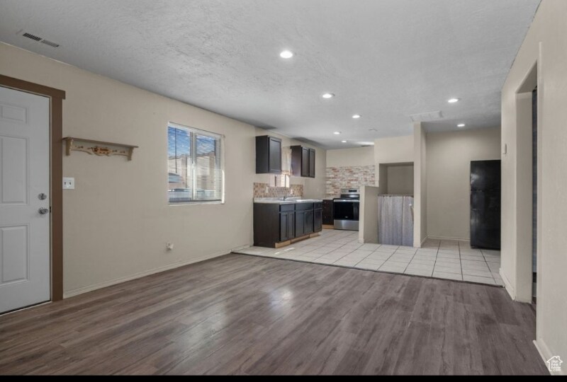 Building Photo - 57 N Center St