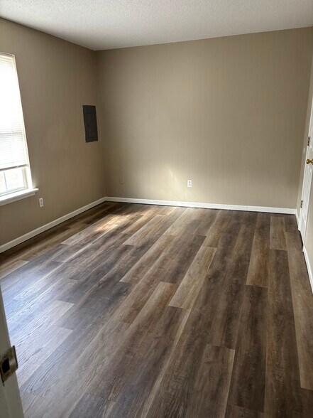 Building Photo - 5357 Ponderosa St.