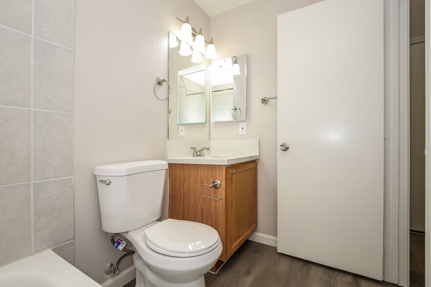 Building Photo - 913 Baritone Way