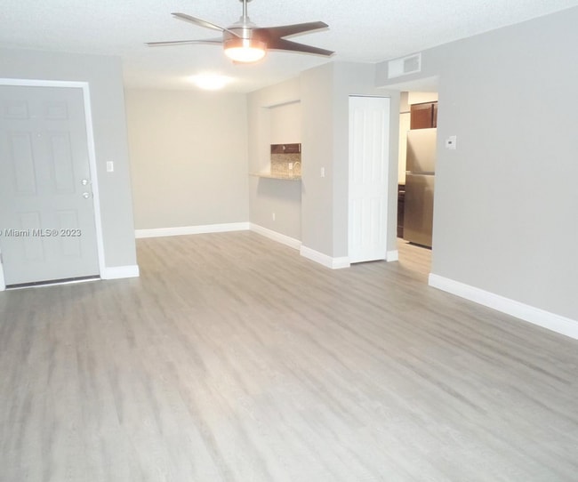 Building Photo - Beautifully Renovated 1-Bedroom, 1-Bathroom Condo in the Gated Community of Royal Poinciana!