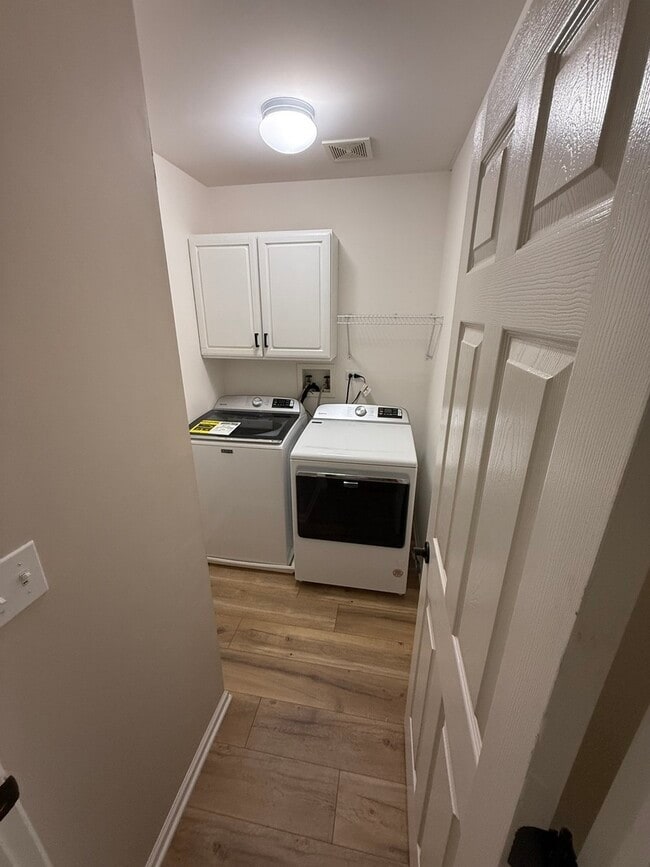 Building Photo - 368 S Jewel Ct