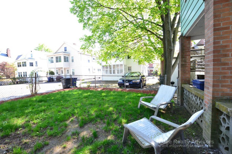 Building Photo - 61-63-63 Surrey St