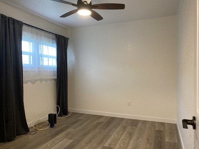 Building Photo - Remodeled Cottage