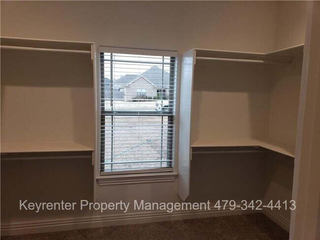 Building Photo - Spacious 4-Bedroom Home with Modern Upgrades & Fenced Yard