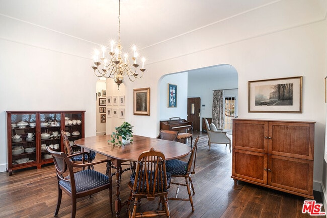 Building Photo - 106 N Citrus Ave