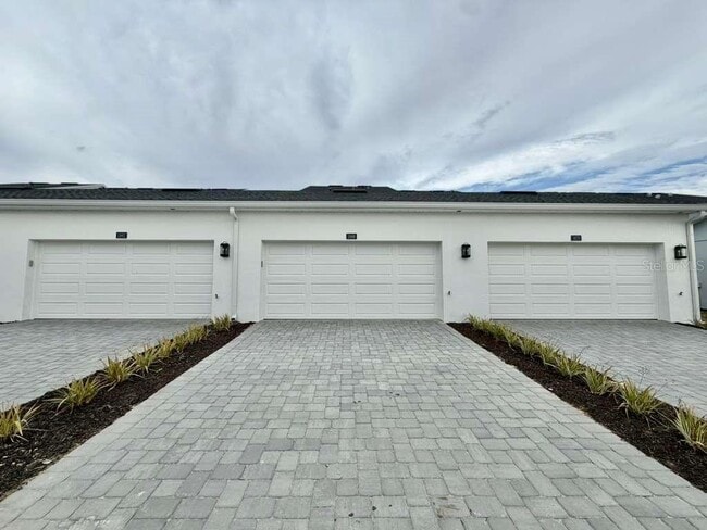 Building Photo - 1866 Falconhurst Ln