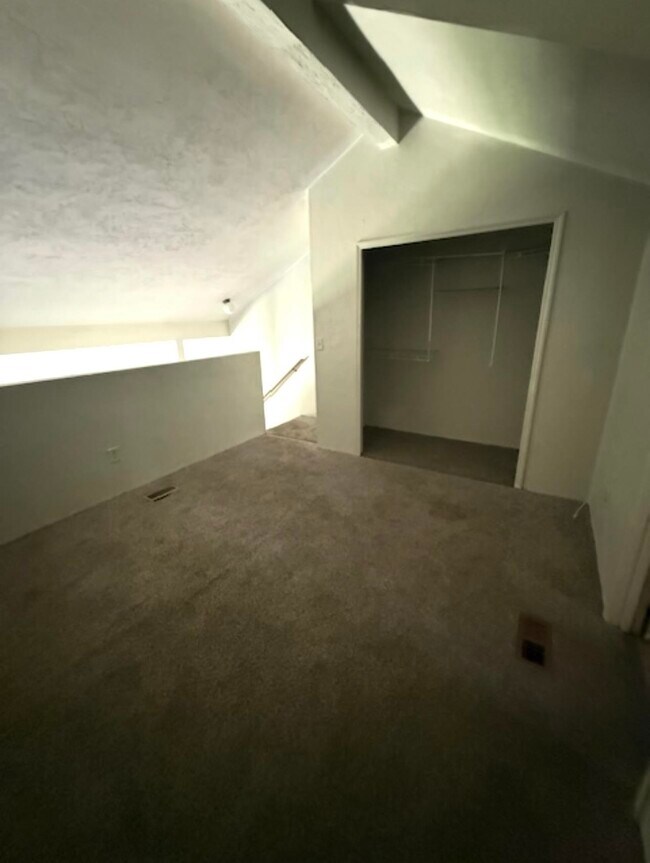 Building Photo - 1830 Nekoma Ct