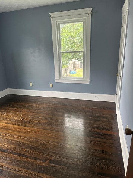 Room #3 - 64 Kendall St