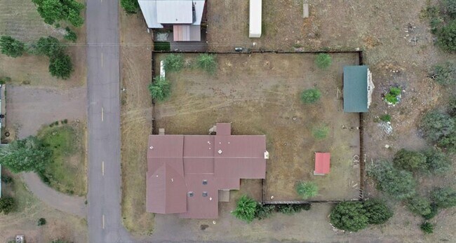 Building Photo - South Fork Rental Home