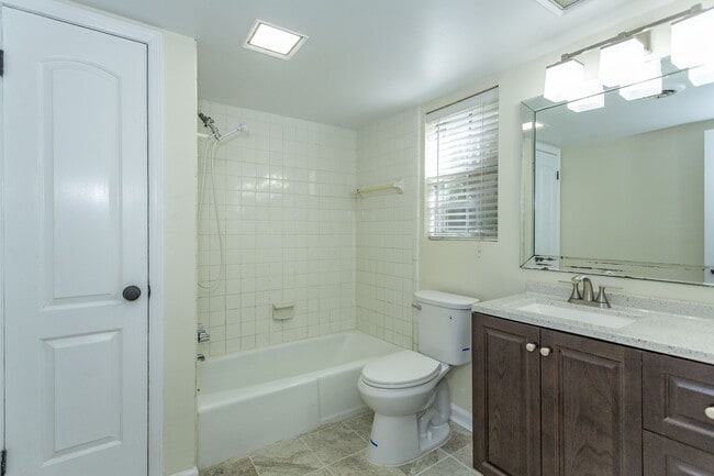 Building Photo - 2053 Montreat Cir