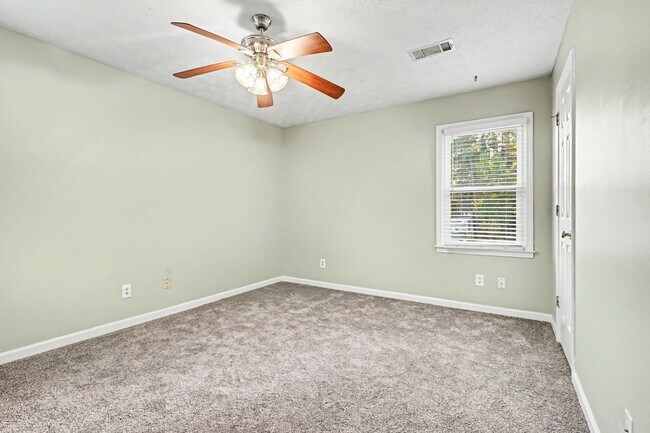 Building Photo - 3030 Green Meadow Ln