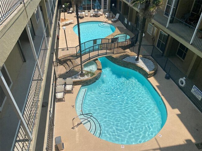 Building Photo - 921 Marine St