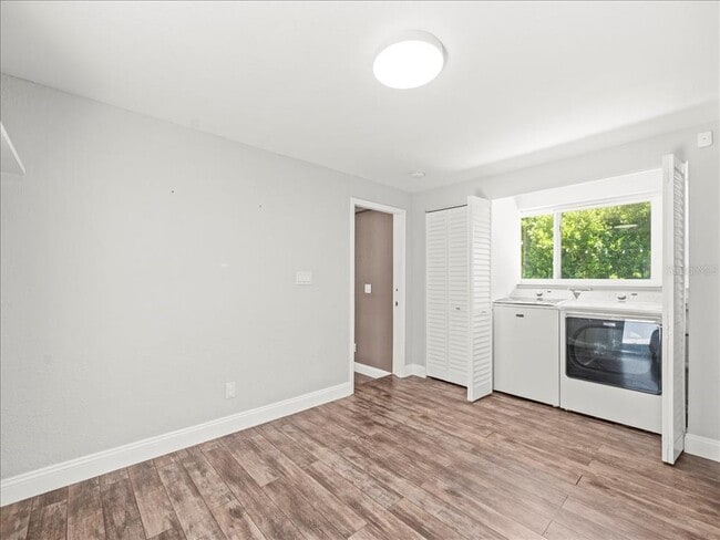 Building Photo - 2200 Capri Dr