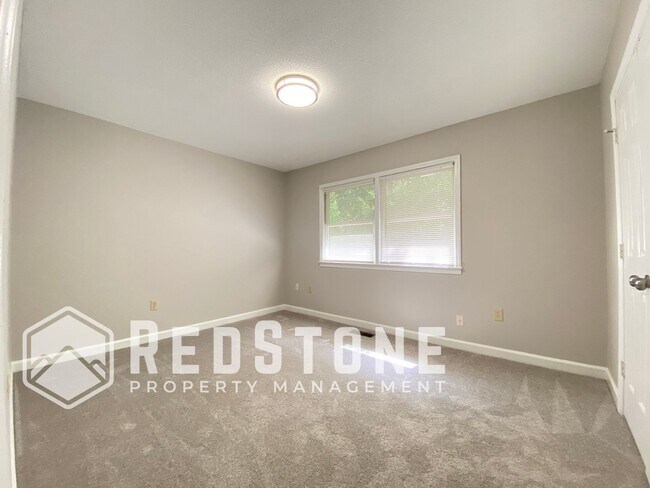 Building Photo - 727 S Broad St