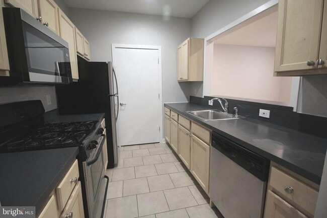 Building Photo - 20 Swan St