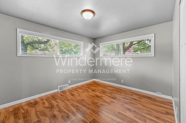 Building Photo - Desirable Rancher style home located in Ce...