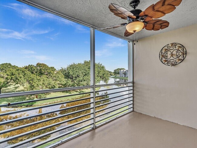 Building Photo - 9470 Poinciana Pl