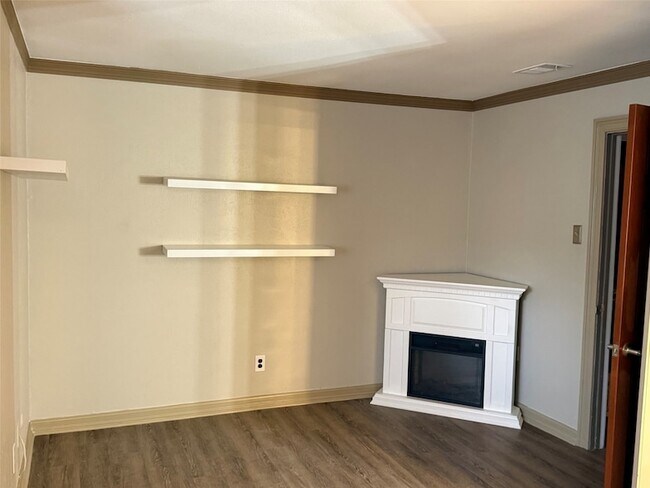 Building Photo - 15745 Covewood Cir