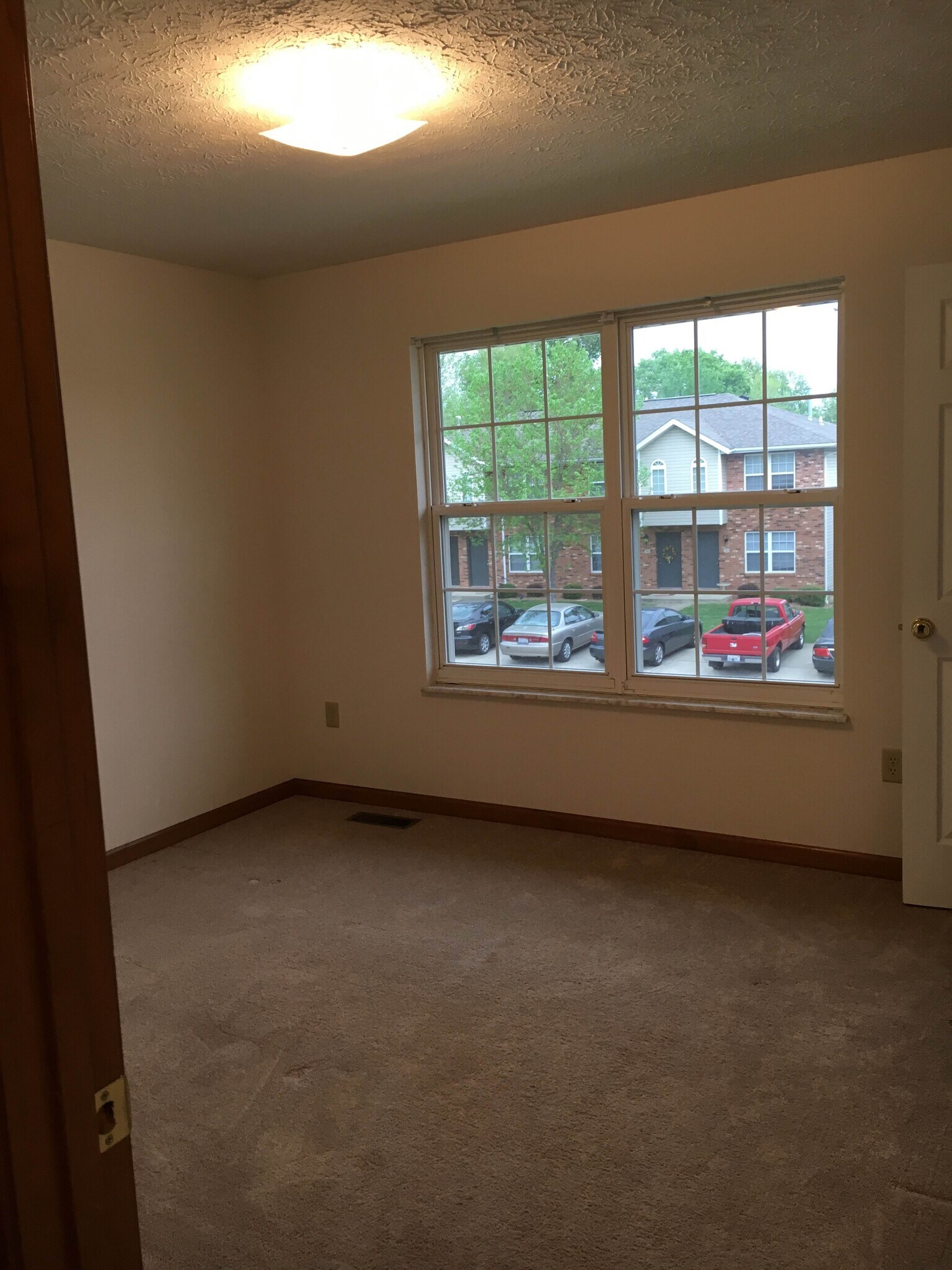 Building Photo - 16 Peartree Ln