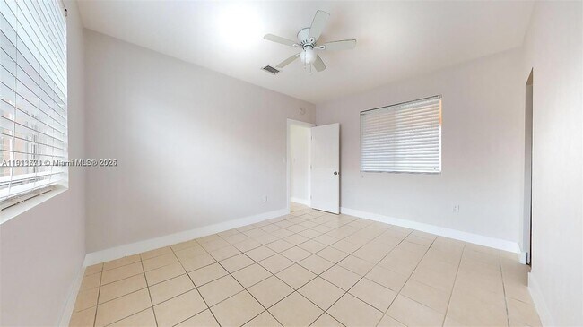 Building Photo - 200 SW 19th Ave