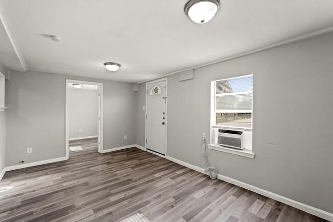 Building Photo - 523 Henke St