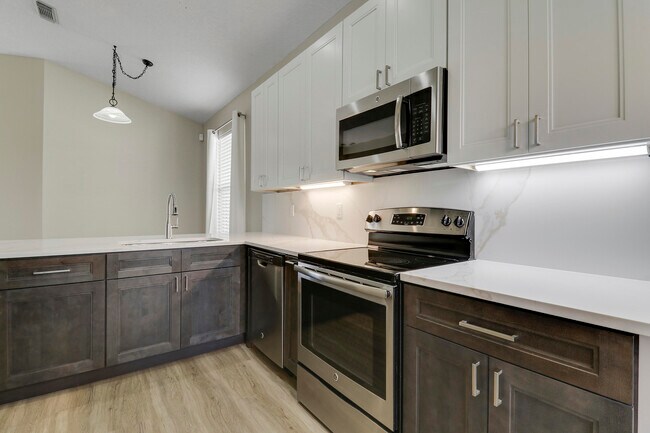 Building Photo - 726 SW Aruba Bay