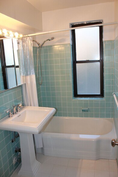 Building Photo - 180 E Hartsdale Ave