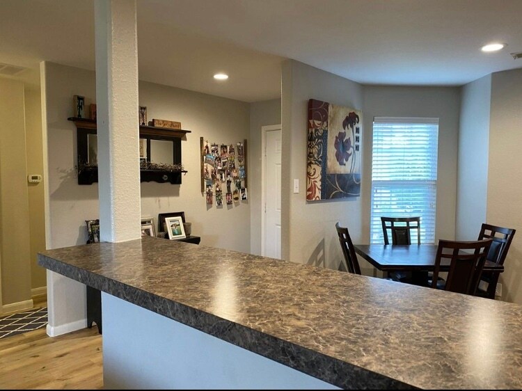 Building Photo - 118 Feverbush Dr