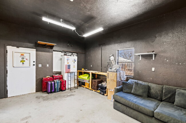 Building Photo - Spacious South Pueblo Gem with Workshop & ...