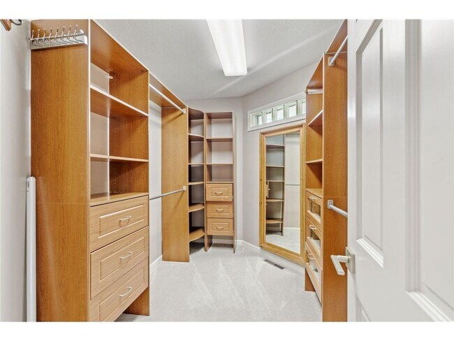 Building Photo - 6210 Deerwood Cir N