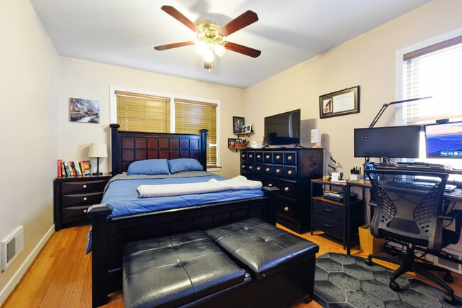 Building Photo - 5622 N Kenneth Ave