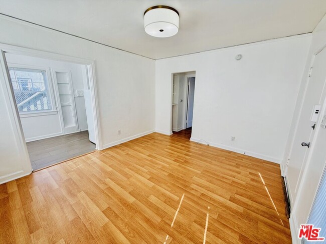 Building Photo - 3881 S Gramercy Pl