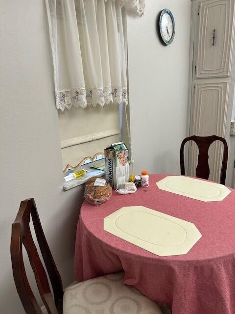 Building Photo - 2801 Somerset Dr