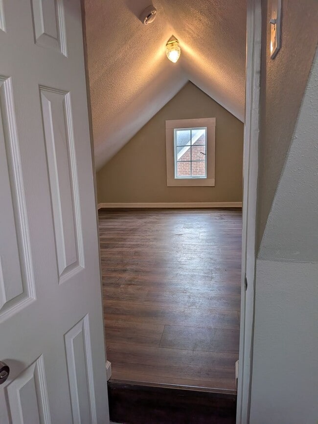 Building Photo - Cool 3 bed 2 bath House in Jeff City