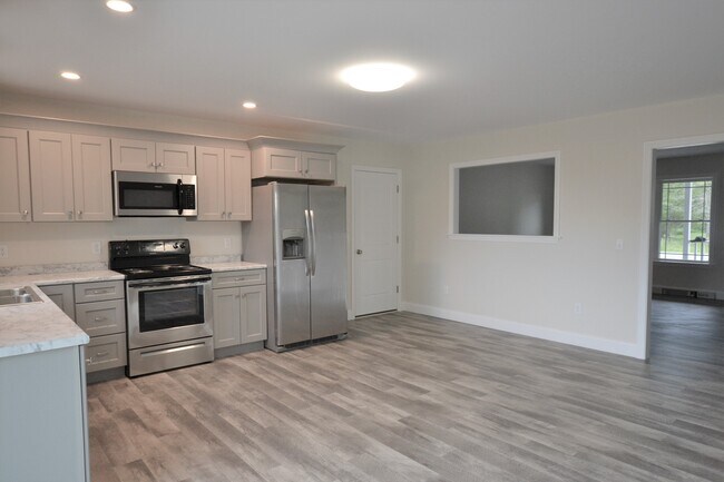 Kitchen - 450 Brewer Lake Rd