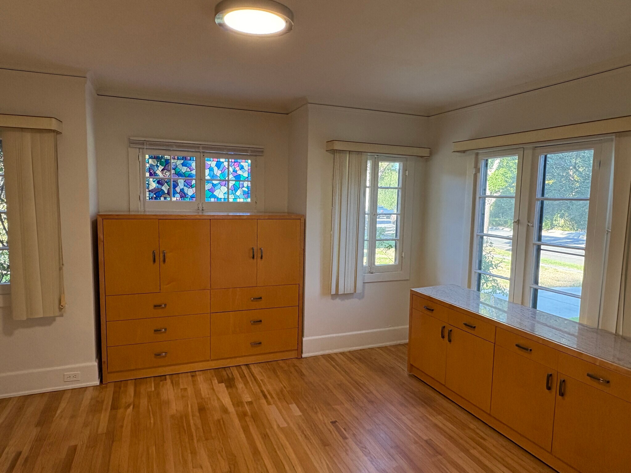 Building Photo - 894 S Los Robles Ave