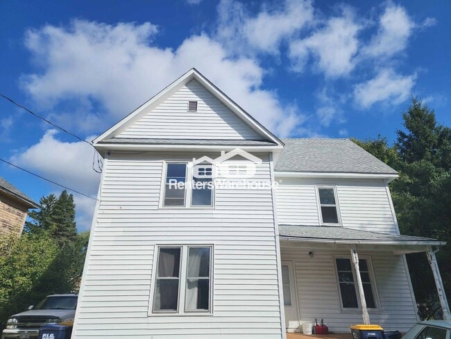 Building Photo - 260 S Plum St