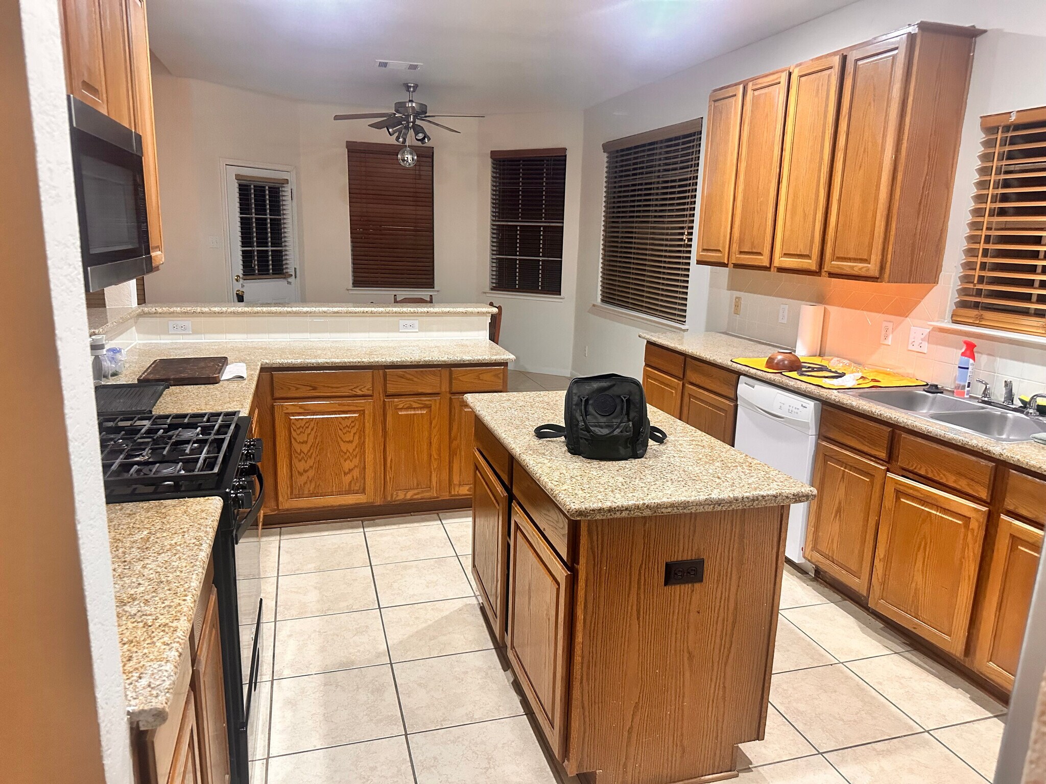 Building Photo - Room in Single Family Home on Fort Grant Dr