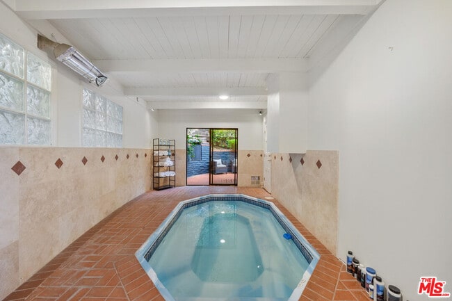 Building Photo - 9305 Beverlycrest Dr