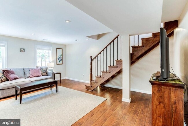 Building Photo - 258 Burgess Ave