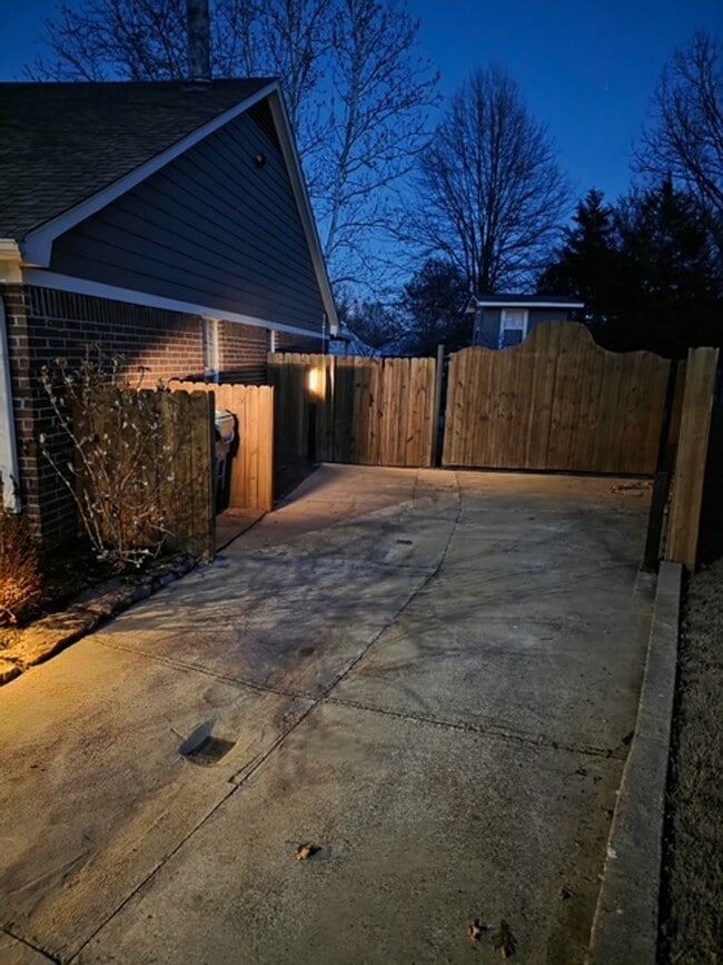 Building Photo - Renovated 2 Bedroom 2 Bath Home for Rent!