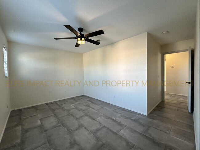Building Photo - 3505 N Sierra Springs Dr