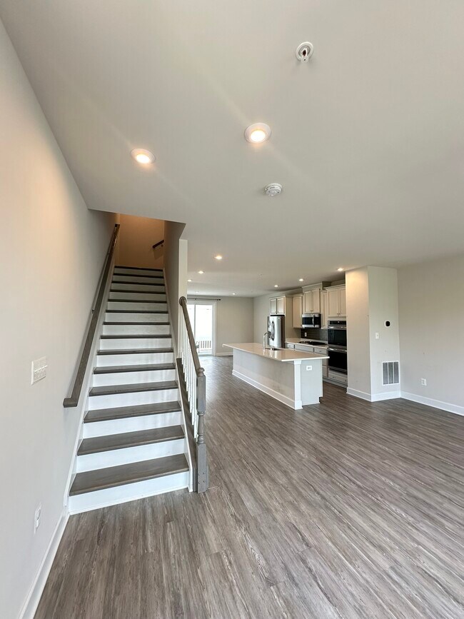 Building Photo - 131 Albany Pl