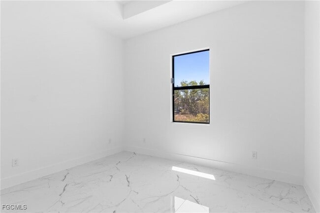 Building Photo - 106 NE 23rd St