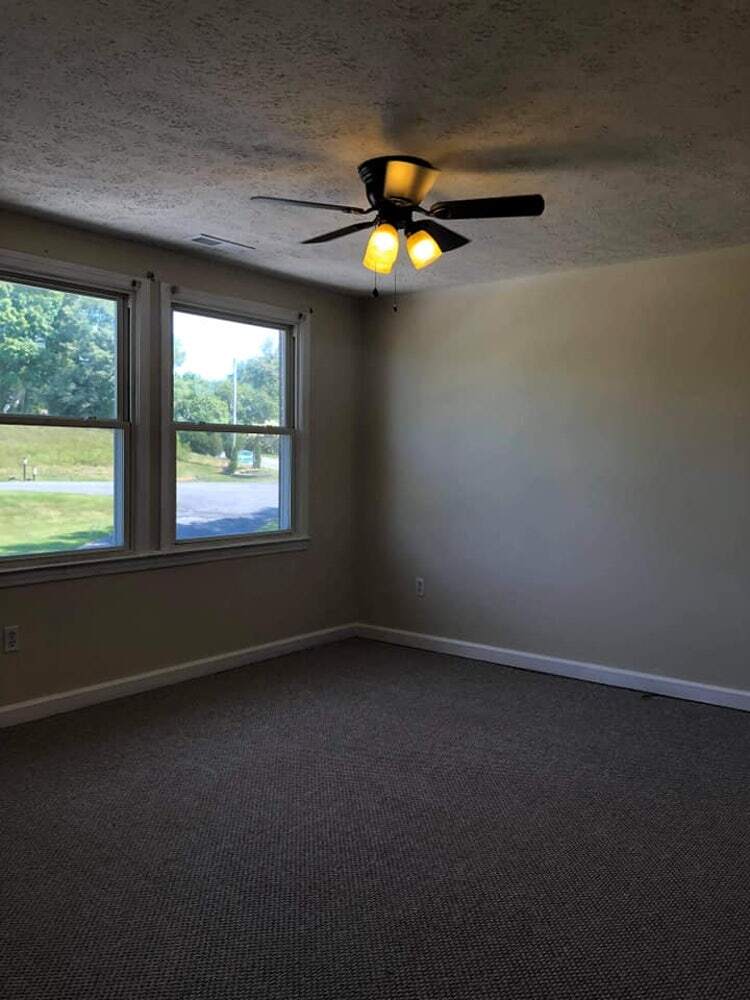 Building Photo - 225 Baugh Ln NE
