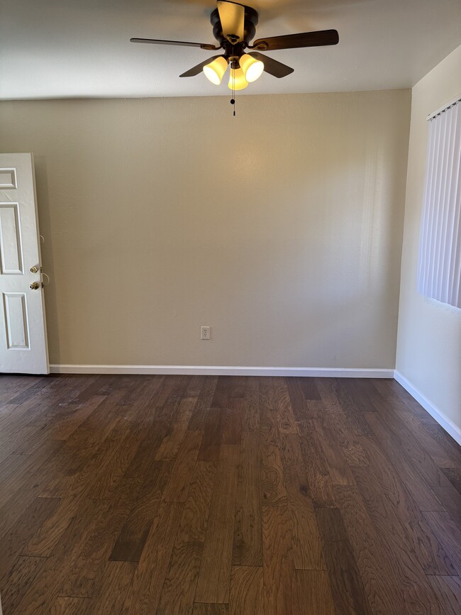 Building Photo - 3707 Hilltop Dr