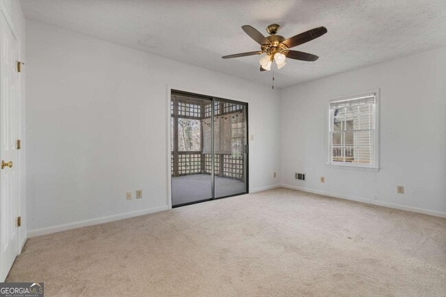 Building Photo - 275 Sageglen Rd