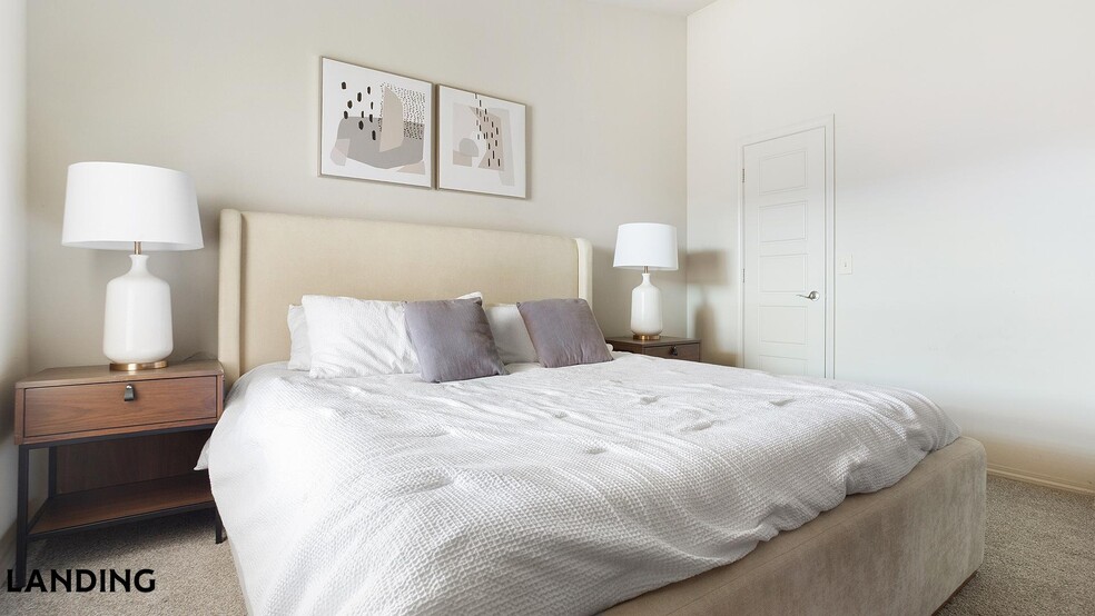 Building Photo - 701 W 101st Pl S