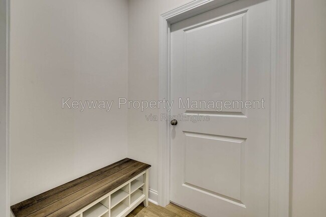Building Photo - 128 Fitzsimmon's Dr